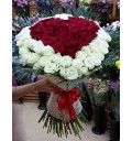 Букет Сердце для любимой из 101 красной и белой розы