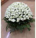 Букет Соблазн из 201 белой розы с зеленью в корзине