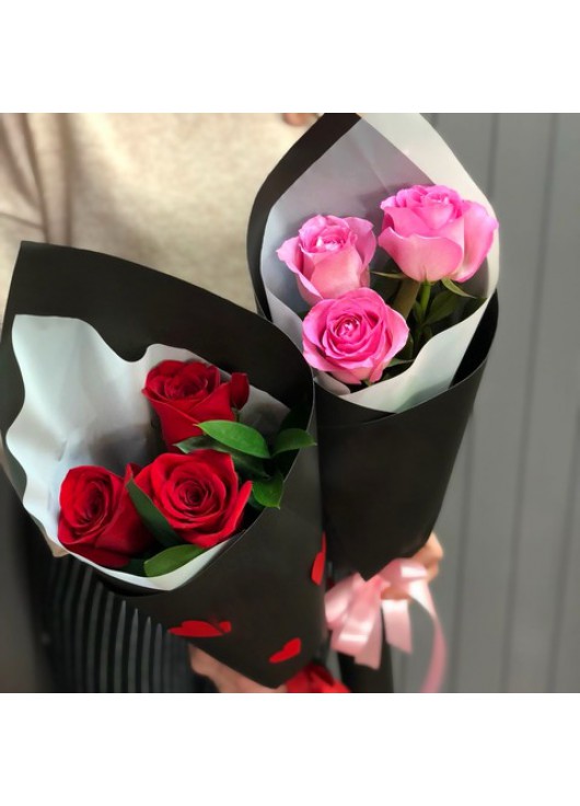 Букет из 3 роз с зеленью по цене 1 590 руб купить с доставкой в Краснодаре  от FlowerStudio