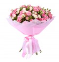 Букет Чудесный восход из 29 кустовых розовых и кремовых роз 