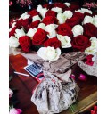 Букет Любовь и голуби из 101 белой и красной розы
