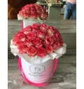 Букет Модница из 31 розовой розы в шляпной коробке