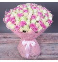 Букет Карнавал из 71 розовой и белой розы